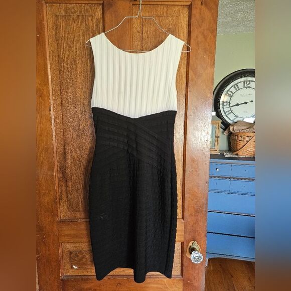 Calvin Klein Women's Size 6 Classic Black & White Dress Body Contouring - Picture 2 of 7